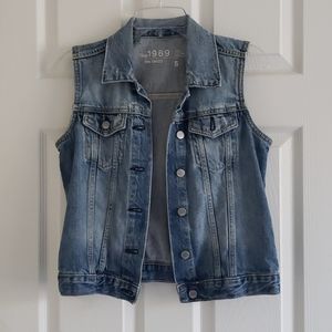 Gap womem denim wash vest